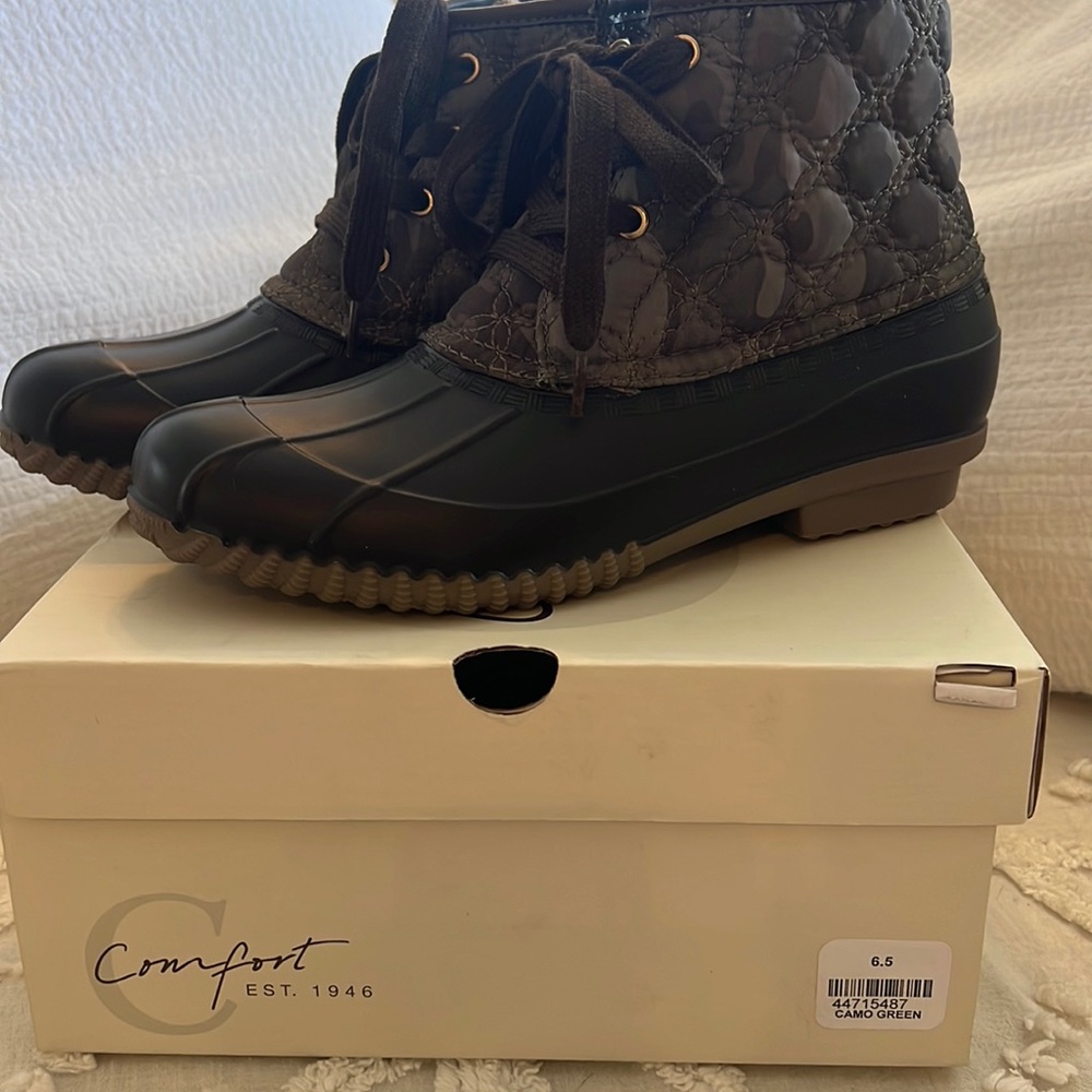 Add to bundle, I’ll send DISCOUNT!
NIB boots fur lined size 6.5